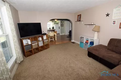 413 N Adrian St, Lyons, OH 43533 photo 9
