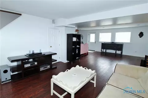 315 E Harrison St, Maumee, OH 43537 photo 8
