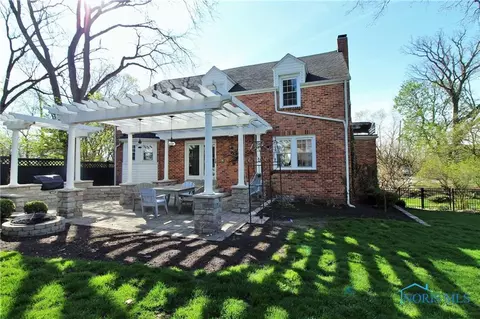 315 E Harrison St, Maumee, OH 43537 photo 2