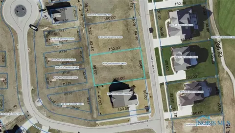 896 Pine Valley Dr, Bowling Green, OH 43402