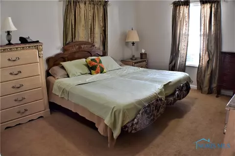 220 Dickens Dr, Toledo, OH 43607 photo 8