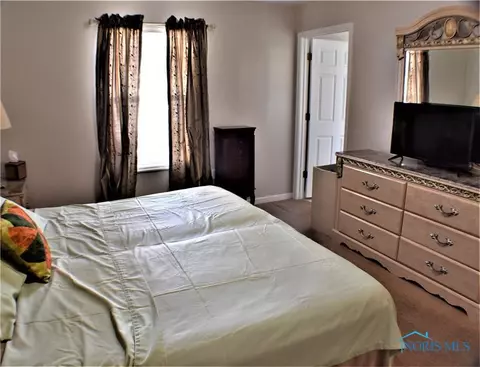 220 Dickens Dr, Toledo, OH 43607 photo 9