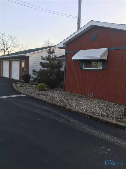 330 E Bartlow St, Deshler, OH 43516 photo 8