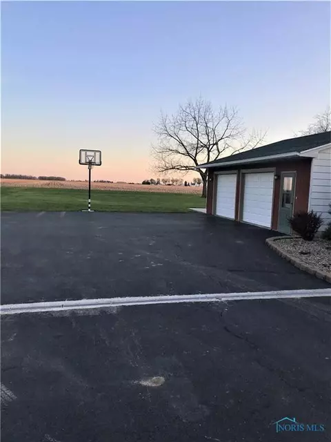 330 E Bartlow St, Deshler, OH 43516 photo 6