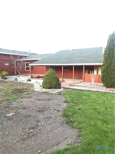 330 E Bartlow St, Deshler, OH 43516 photo 2