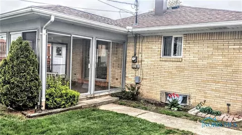 2347 Valeway Dr, Toledo, OH 43613 photo 3