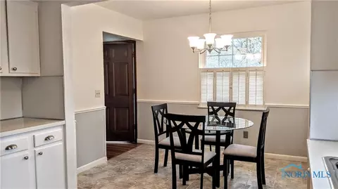 2347 Valeway Dr, Toledo, OH 43613 photo 8