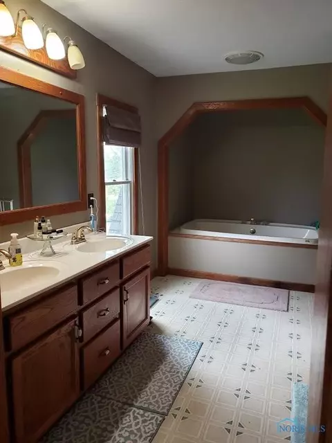103 E North St, West Unity, OH 43570 photo 11