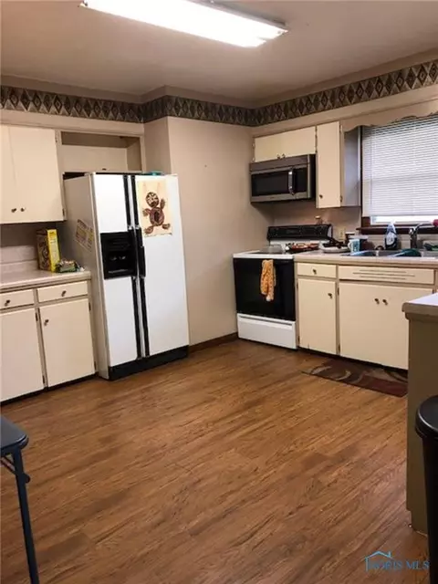 608 S Cherry St, Bryan, OH 43506 photo 2