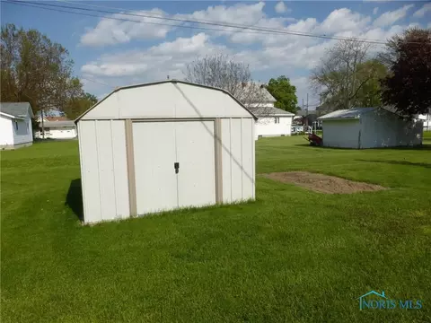 208 N Summit St, Edon, OH 43518 photo 5