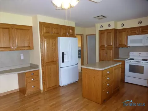 208 N Summit St, Edon, OH 43518 photo 6