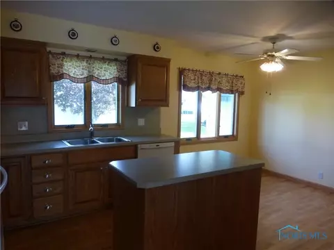 208 N Summit St, Edon, OH 43518 photo 8