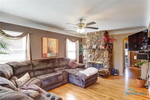 2616 Lambert Dr, Toledo, OH 43613 photo 4