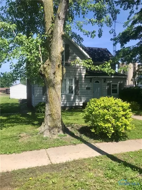 428 Grove St, Leipsic, OH 45856 photo 2