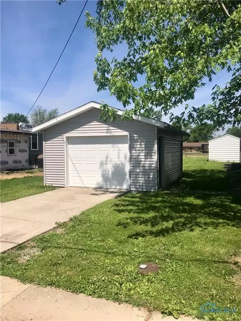428 Grove St, Leipsic, OH 45856 photo 3