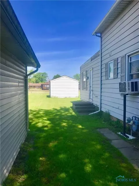 428 Grove St, Leipsic, OH 45856 photo 4