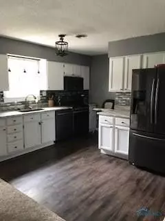 512 Fairview Dr, Bryan, OH 43506 photo 3