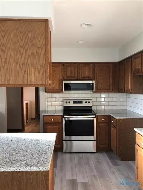 105 Avalon Dr, Bryan, OH 43506 photo 6