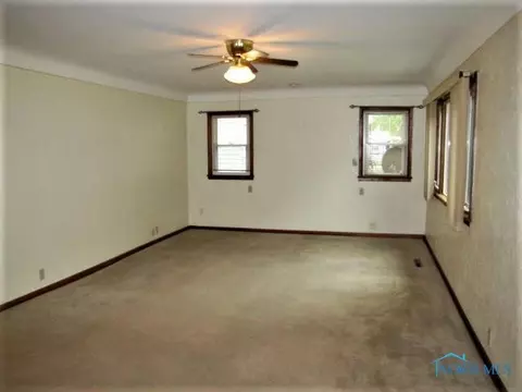 233 Lester Ave, Findlay, OH 45840 photo 2