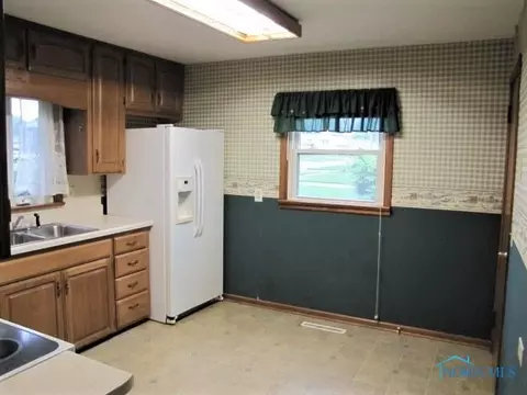 233 Lester Ave, Findlay, OH 45840 photo 4