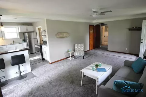 116 Wilber St, Walbridge, OH 43465 photo 3