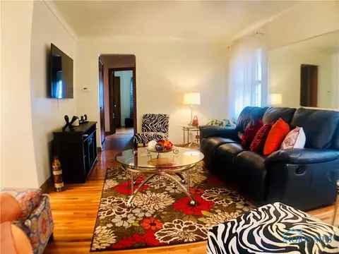 410 Darrow Ave, Toledo, OH 43607 photo 3