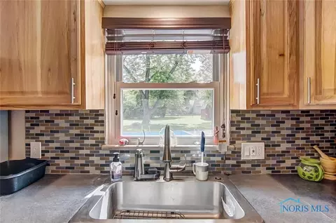1024 Scribner St, Maumee, OH 43537 photo 8