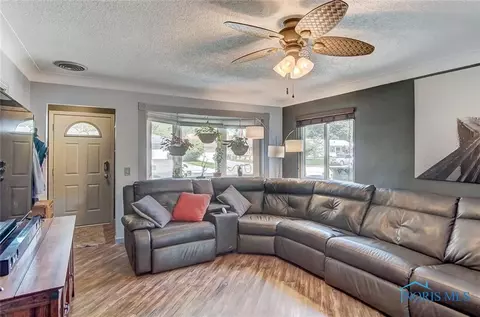 1024 Scribner St, Maumee, OH 43537 photo 3