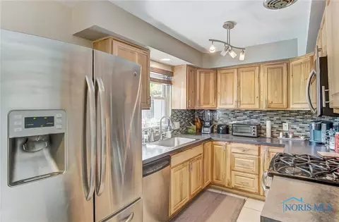 1024 Scribner St, Maumee, OH 43537 photo 7