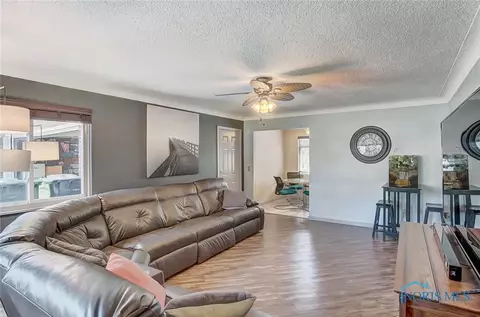 1024 Scribner St, Maumee, OH 43537 photo 4