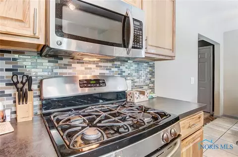 1024 Scribner St, Maumee, OH 43537 photo 9