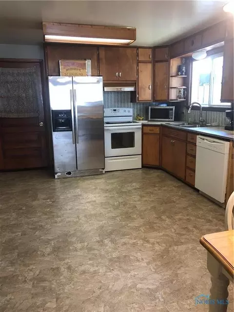 413 Olive Dr, Bryan, OH 43506 photo 3