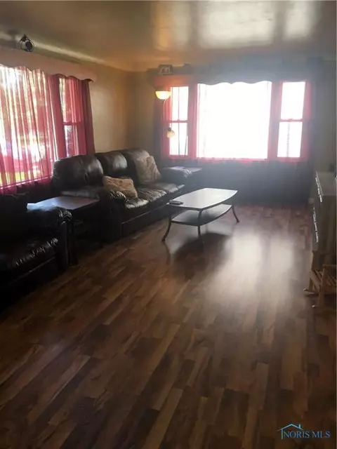 413 Olive Dr, Bryan, OH 43506 photo 2