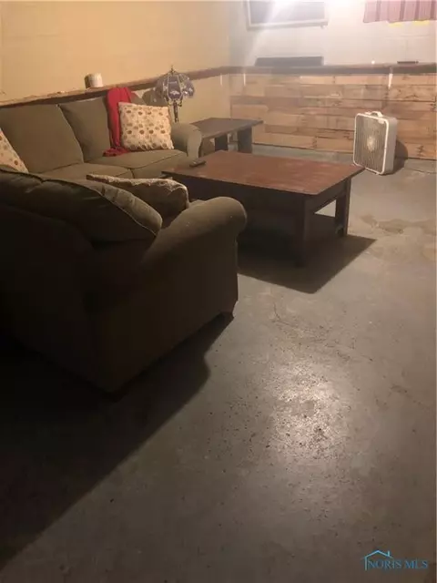 413 Olive Dr, Bryan, OH 43506 photo 8