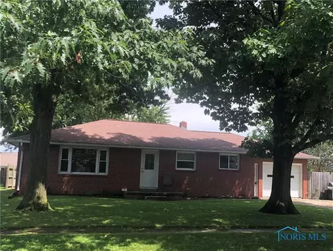 413 Olive Dr, Bryan, OH 43506 photo 1