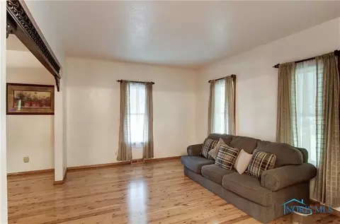 29332 E Broadway St, Walbridge, OH 43465 photo 7