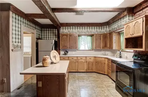 29332 E Broadway St, Walbridge, OH 43465 photo 12