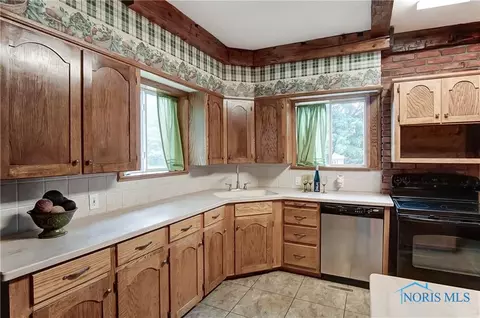 29332 E Broadway St, Walbridge, OH 43465 photo 15