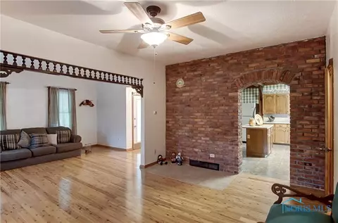 29332 E Broadway St, Walbridge, OH 43465 photo 11