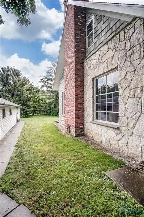 29332 E Broadway St, Walbridge, OH 43465 photo 32