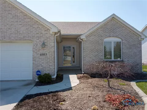 6953 Springview Dr, Maumee, OH 43537 photo 2
