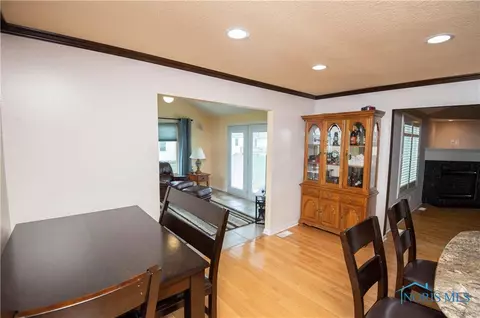 6953 Springview Dr, Maumee, OH 43537 photo 12