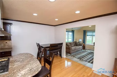 6953 Springview Dr, Maumee, OH 43537 photo 11