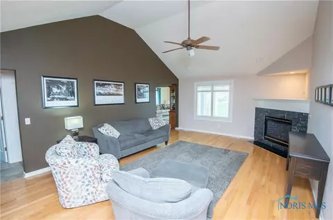 6953 Springview Dr, Maumee, OH 43537 photo 7