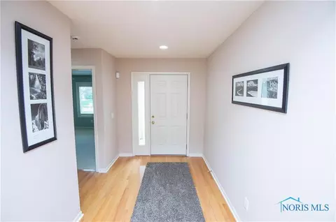 6953 Springview Dr, Maumee, OH 43537 photo 3