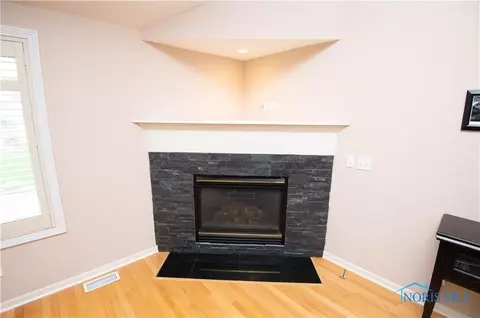 6953 Springview Dr, Maumee, OH 43537 photo 6