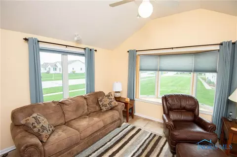 6953 Springview Dr, Maumee, OH 43537 photo 14