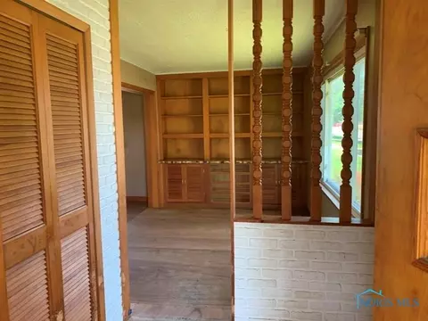 124 E Maple St, Deshler, OH 43516 photo 2