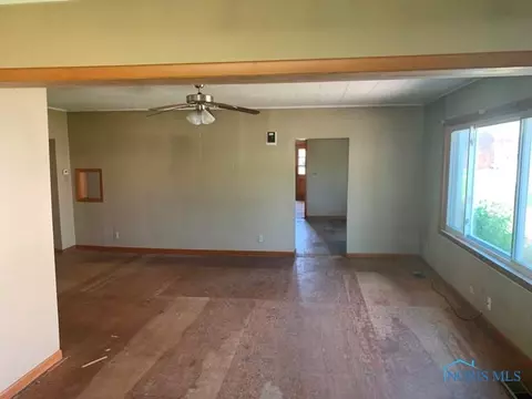 124 E Maple St, Deshler, OH 43516 photo 4