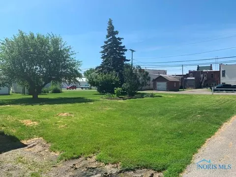 124 E Maple St, Deshler, OH 43516 photo 24